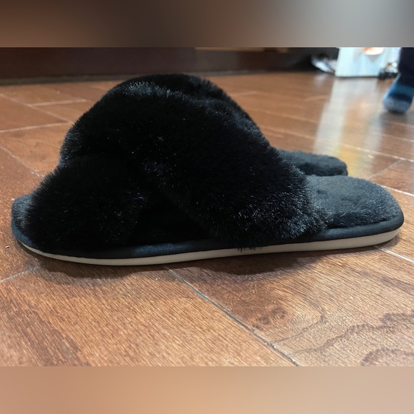 Cross Strap Black Puff Fuzzy Furry Fluffy Slip On Plush Slippers Size 11-12 - Picture 2 of 5